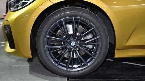 国产宝马330iM视频